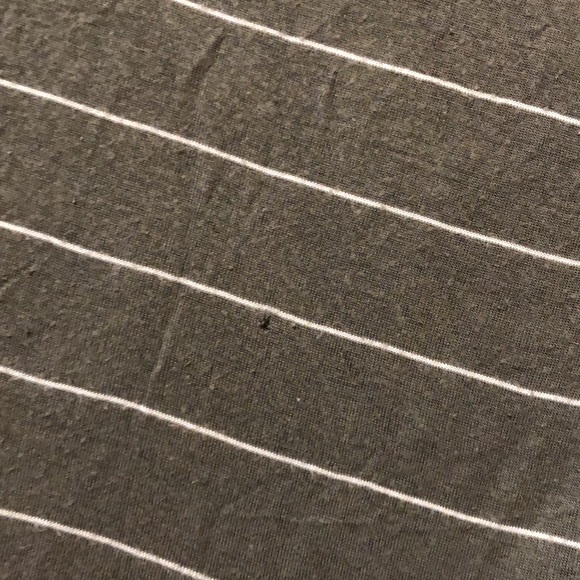 5/$25🖤 Striped cropped tee - Picture 3 of 3
